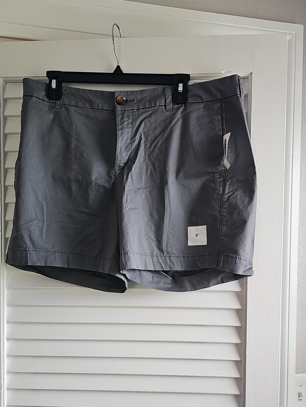 Old Navy Gray Women's Chino Shorts